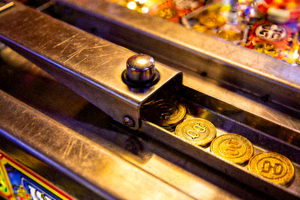 游戏内推币机轨道和发射器特写